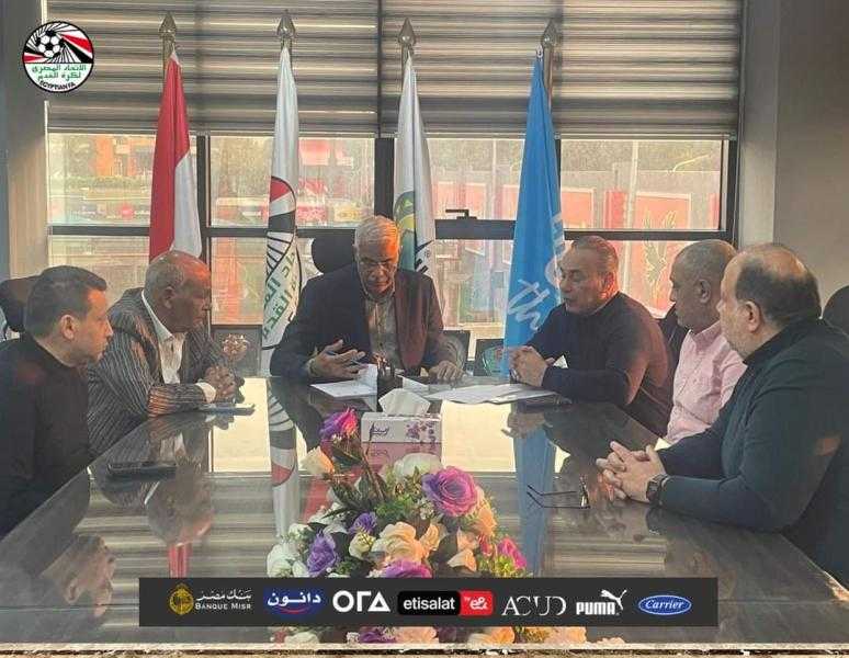 اجتماع تنسيقي بين مجلس إدارة اتحاد الكرة وجهاز المنتخب استعدادا للدورة الودية بالإمارات