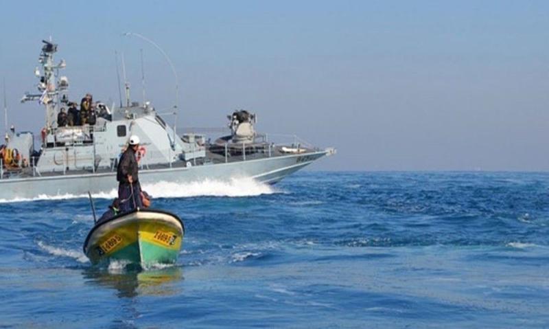زوارق الاحتلال تطلق النار على ساحل بحر رفح الفلسطينية