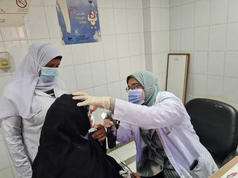 الكشف على 971 مواطنًا خلال قافلة طبية مجانية متعددة التخصصات بالبحيرة