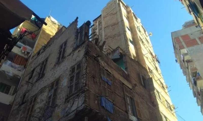 العقار المنهار 