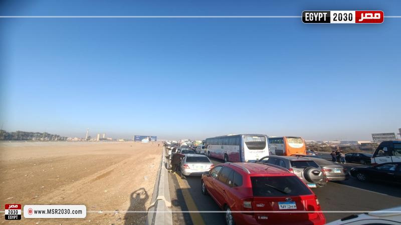 المرور تجري أعمال تفويج السيارات لمواجهة الشبورة المائية الكثيفة
