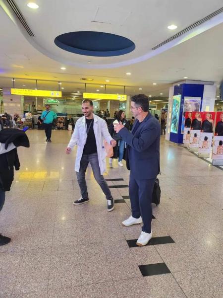 فيتوريا في مطار القاهرة استعدادا للعودة للبرتغال بعد فسخ تعاقده مع مصر