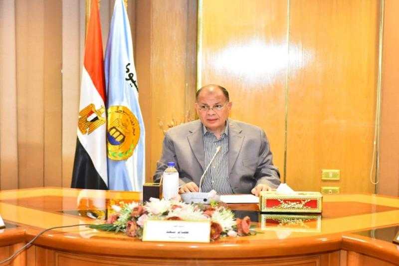 محافظ أسيوط يتلقى تقريرا بجهود مديرية العمل خلال شهر
