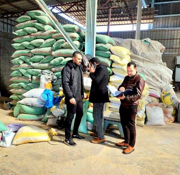 ضبط 11 طن أعلاف داخل مصنع بدون ترخيص بدمنهور بالبحيرة