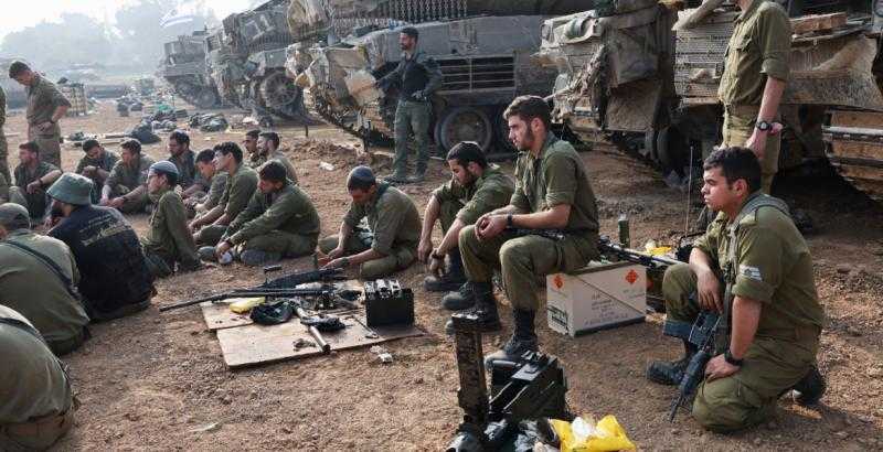 لماذا يبيع جنود الاحتلال أسلحتهم.. وهل نقص الإمدادات السبب؟