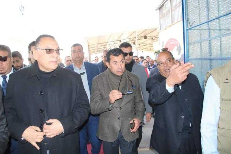 أعضاء الصفوة يكرمون مجلس الإدارة والوزير يشيد بالطفرة الإنشائية