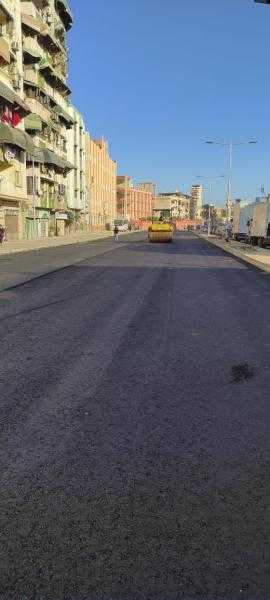 استمرار أعمال الرصف بشارع كسري بحي المناخ ببورسعيد