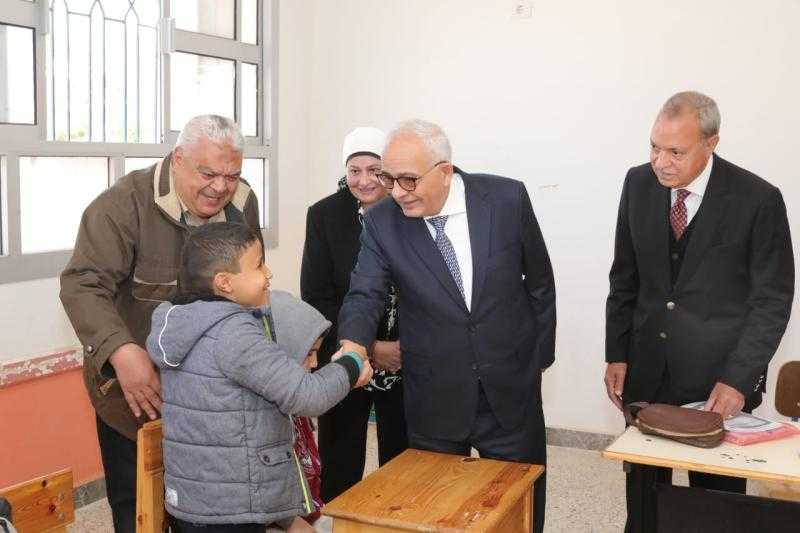 وزير التعليم ومحافظ القليوبية يتفقدان عددا من المدارس بالمحافظة