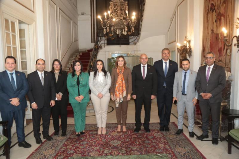 وزيرة الثقافة 