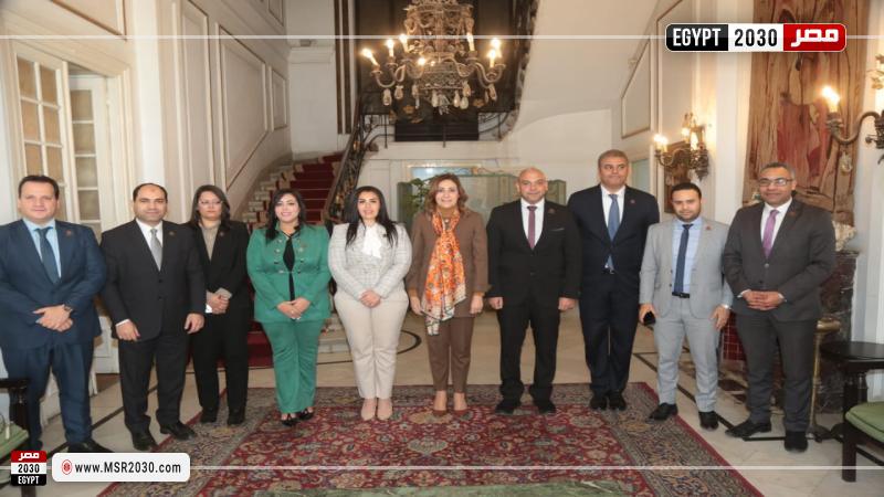 وزيرة الثقافة