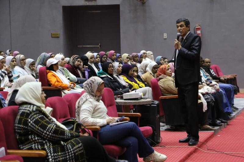 أخلاقيات التواصل في العالم الافتراضي ضمن لقاءات الملتقى 15 لفتيات أهل مصر بالوادي الجديد
