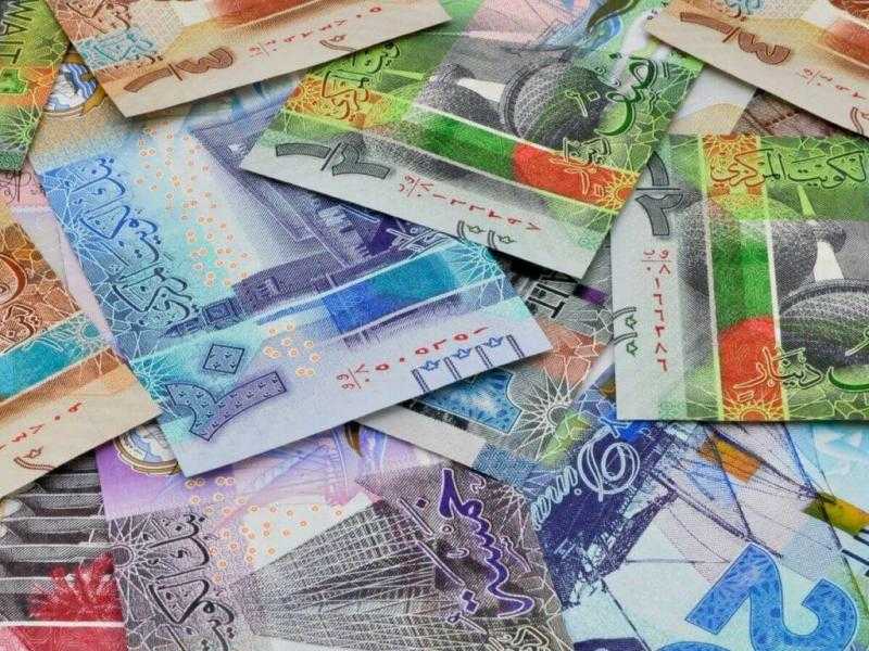 أسعار العملات العربية اليوم الإثنين بالبنوك.. ارتفاع الدينار الكويتي