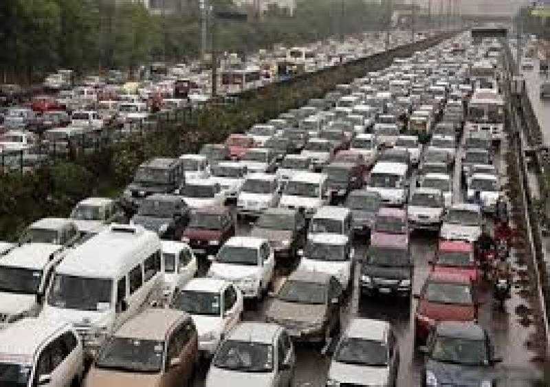 تكدس مروري في شوارع وميادين القاهرة والجيزة