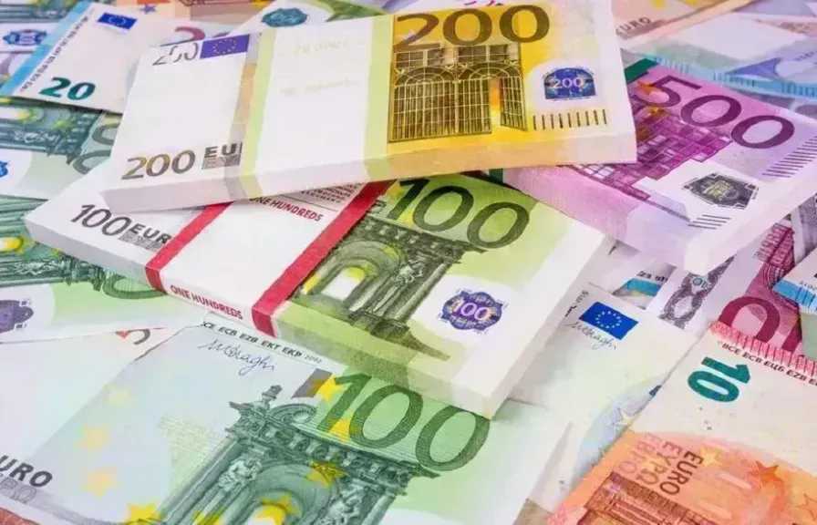 تباين العملة الأوروبية.. سعر اليورو اليوم الإثنين في البنوك