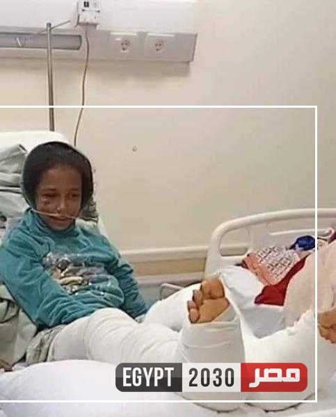 محافظ أسوان يتابع الخدمات الطبية والعلاجية المقدمة لطفلة تعرضت لحادث