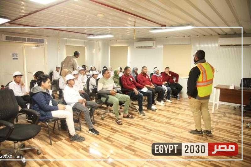 200 طفل من المحافظات الحدودية في زيارة لمشروع بنبان للطاقة الشمسية بأسوان