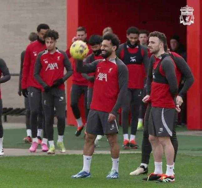 محمد صلاح يبعد مشجع إيفرتون عن الملاعب 3 أعوام