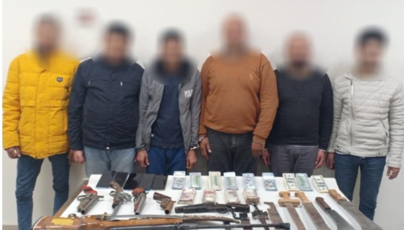المتهمون والمضبوطات 