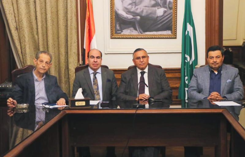 عبدالسند يمامة أثناء الاجتماع 