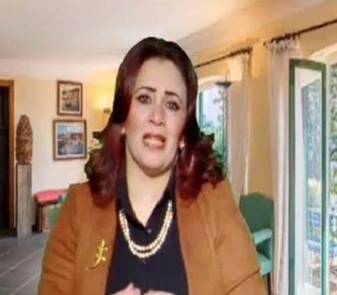 المذيعة مي بدوي 