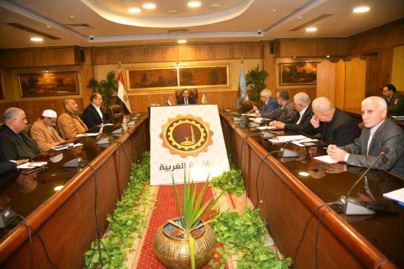 محافظ الغربية يلتقي برؤساء شركات قطاع الأعمال لبحث تعزيز سبل التعاون