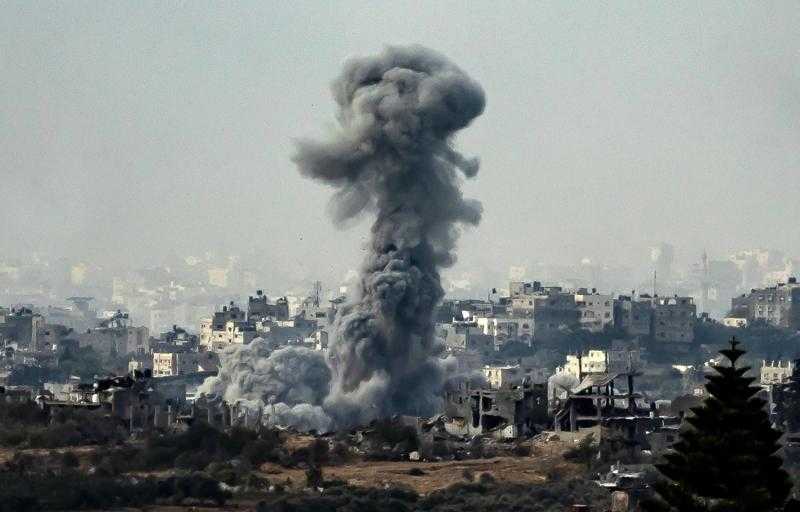 استشهاد 14 فلسطينيًا جراء استهداف جيش الاحتلال منزلا وسط غزة
