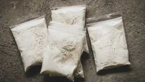 السجن 6 سنوات لعاطل متهم بالاتجار في... السجن 6 سنوات لعاطل متهم بالاتجار في الهيروين المخدر بروض الفرج