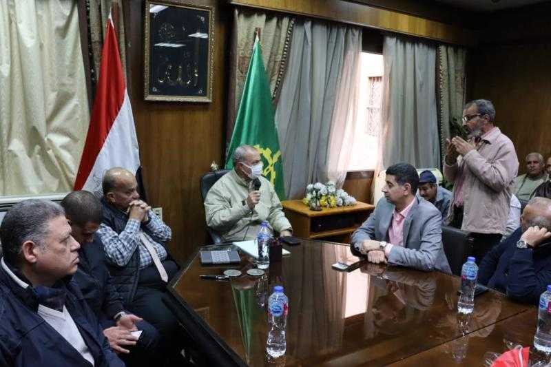 محافظ القليوبية يعقد اجتماعا مع شركة نهضة مصر لبدء منظومة جديدة للنظافة