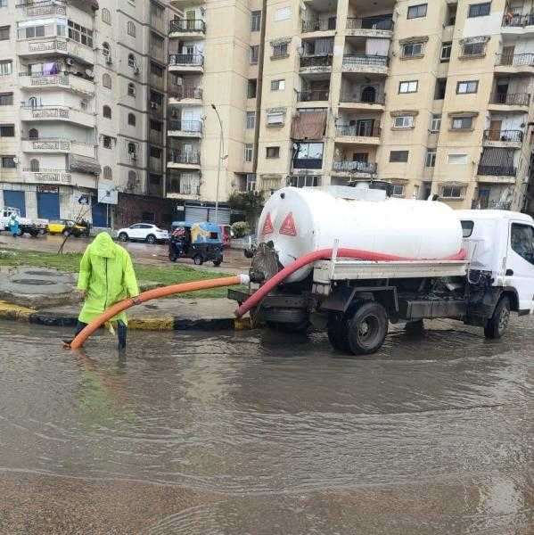 محافظ الإسكندرية يشدد على جميع الأجهزة التنفيذية بمتابعة تصريف مياه الأمطار