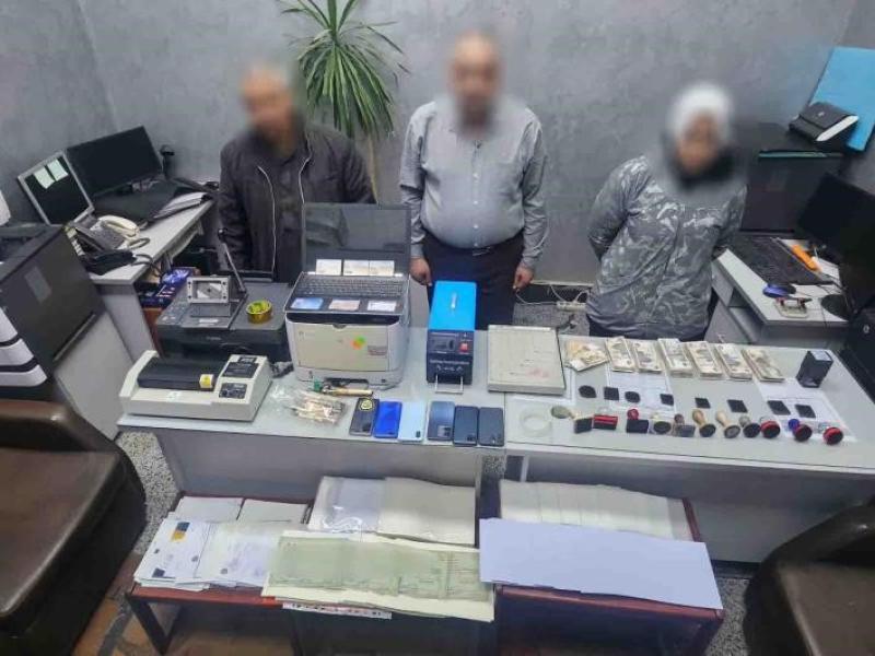 المتهمون والمضبوطات 