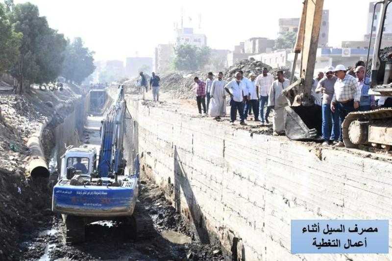 محافظ أسوان: العمل على قدم وساق لإنهاء مشروع تغطية الأجزاء المتبقية من مصرف السيل