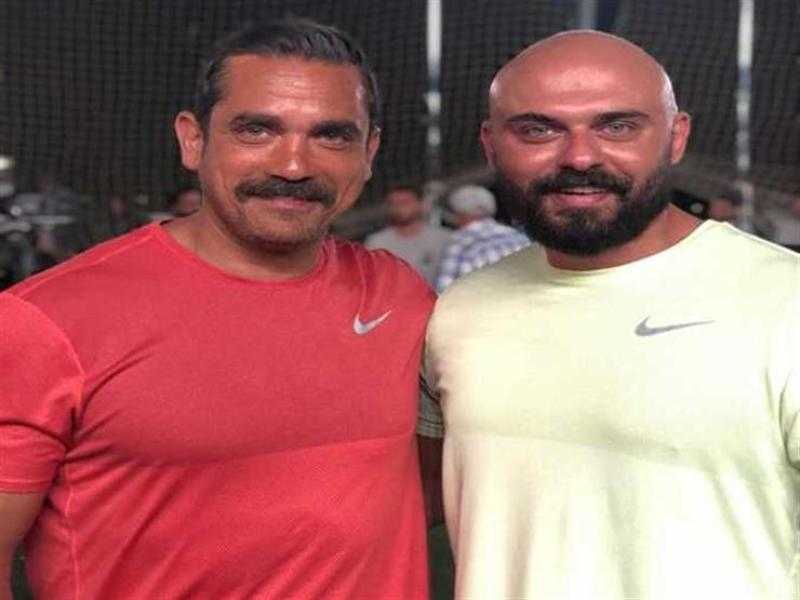 «مش بس نسيبي».. أحمد صلاح حسني يكشف علاقته بالفنان أمير كرارة
