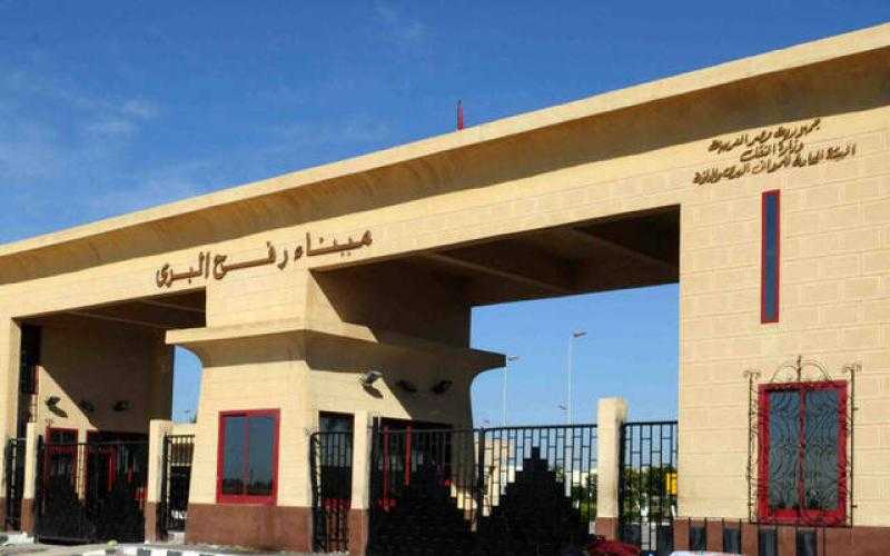 مصدر مسؤول: لا صحة لاقتحام معبر رفح.. والشرطة الفلسطينية تؤمن دخول المساعدات