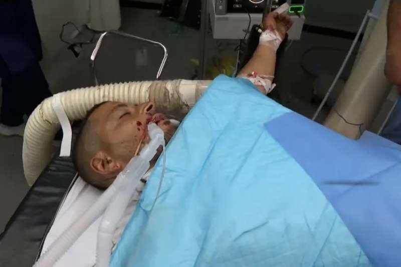 مراسل فضائية الجزيرة إسماعيل أبو عمر
