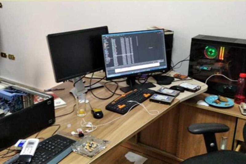 ضبط مهندس لإدارته شبكة لتوزيع خدمات الإنترنت دون ترخيص بالسلام