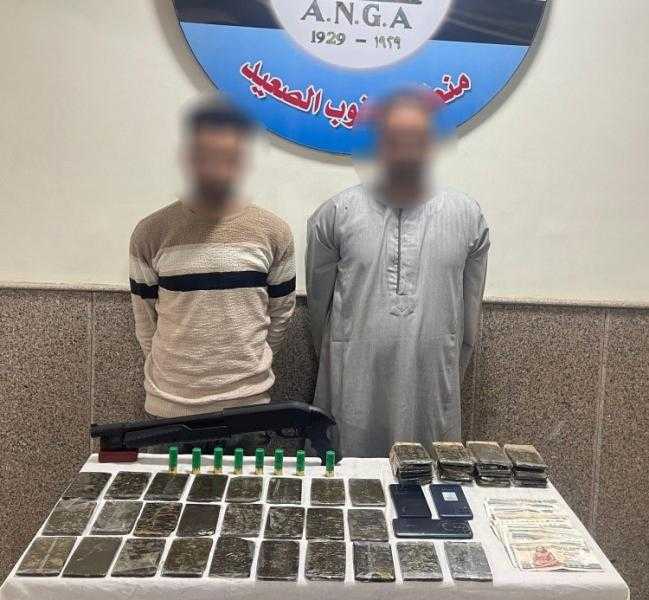 احباط ترويج 50 طربة لمخدر الحشيش بحوزة عنصرين إجراميين في قنا