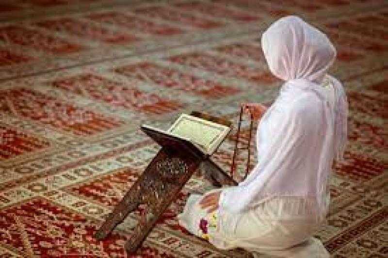 حكم صلاة المرأة بالبنطلون وعليه بلوزة طويلة