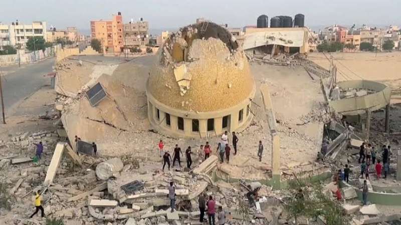 أثار تدمير القصف الإسرائيلي لمسجد بخان يونس