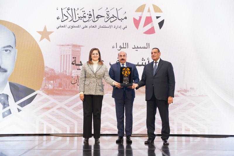 وزيرا التخطيط والتنمية المحلية يكرمان المحافظات الفائزة بمبادرة حوافز تميز الأداء
