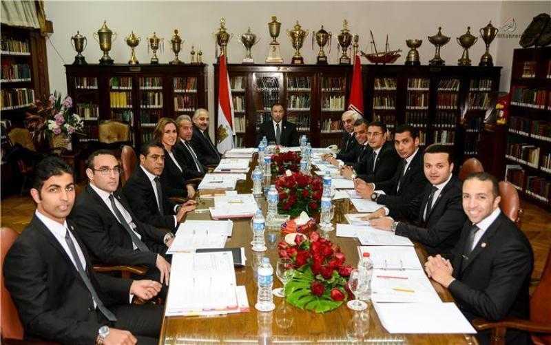 لحظات قبل وصول مجلس إدارة الأهلي إلى نادي الزمالك.. فيديو