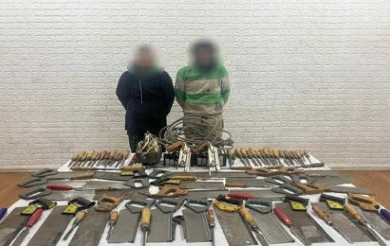 القبض على 8 أشخاص لسرقة سيارة نقل ودراجات نارية ومخزن بالقاهرة