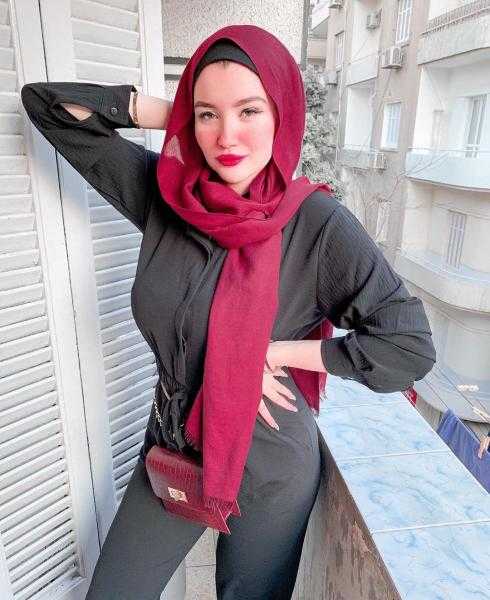 الإفراج عن حنين حسام بعد انتهاء العقوبة