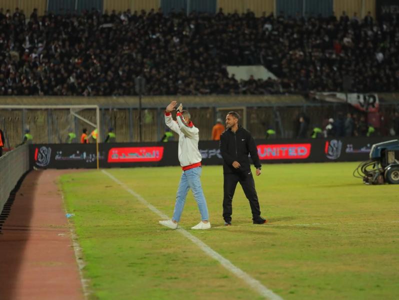 جماهير الإسماعيلى تحتفل بسعفان الصغير 