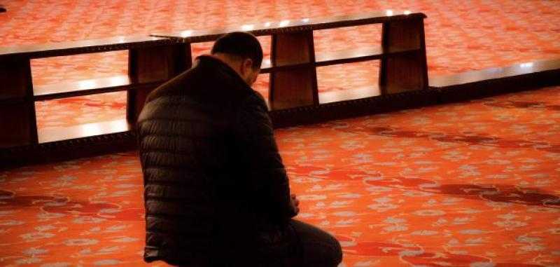 حكم نسيان التشهد الأوسط.. أمين الإفتاء يوضح