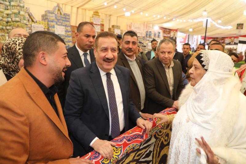 محافظ المنوفية يفتتح معرض أهلا رمضان لبيع السلع الغذائية بأسعار مخفضة بالباجور