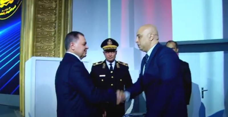 وزير الداخلية يكريم عددا من أسماء الشهداء والمصابين والمتميزين من رجال الشرطةl فيديو