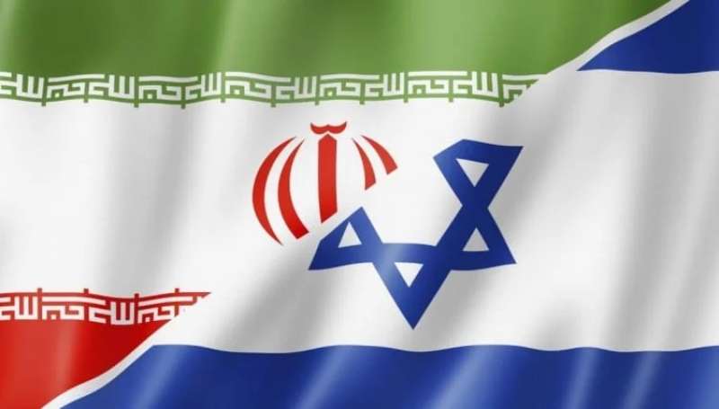 علم إسرائيل مع إيران