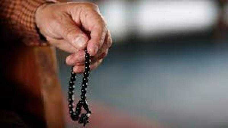 فضل الصلاة على النبي.. تفتح أبواب الرزق