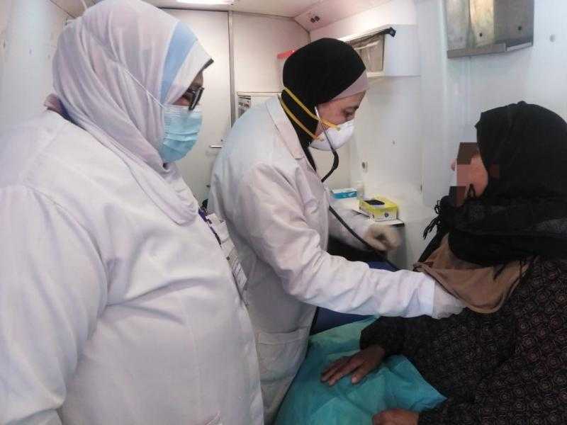 الكشف على 986 مواطن خلال قافلة طبية مجانية بكوم حمادة بالبحيرة