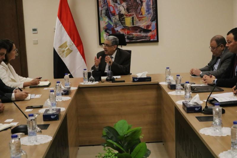 وزير الكهرباء يبحث مع رئيس شركة بريتيش بتروليام التعاون المشترك بمشروعات الطاقة المتجددة